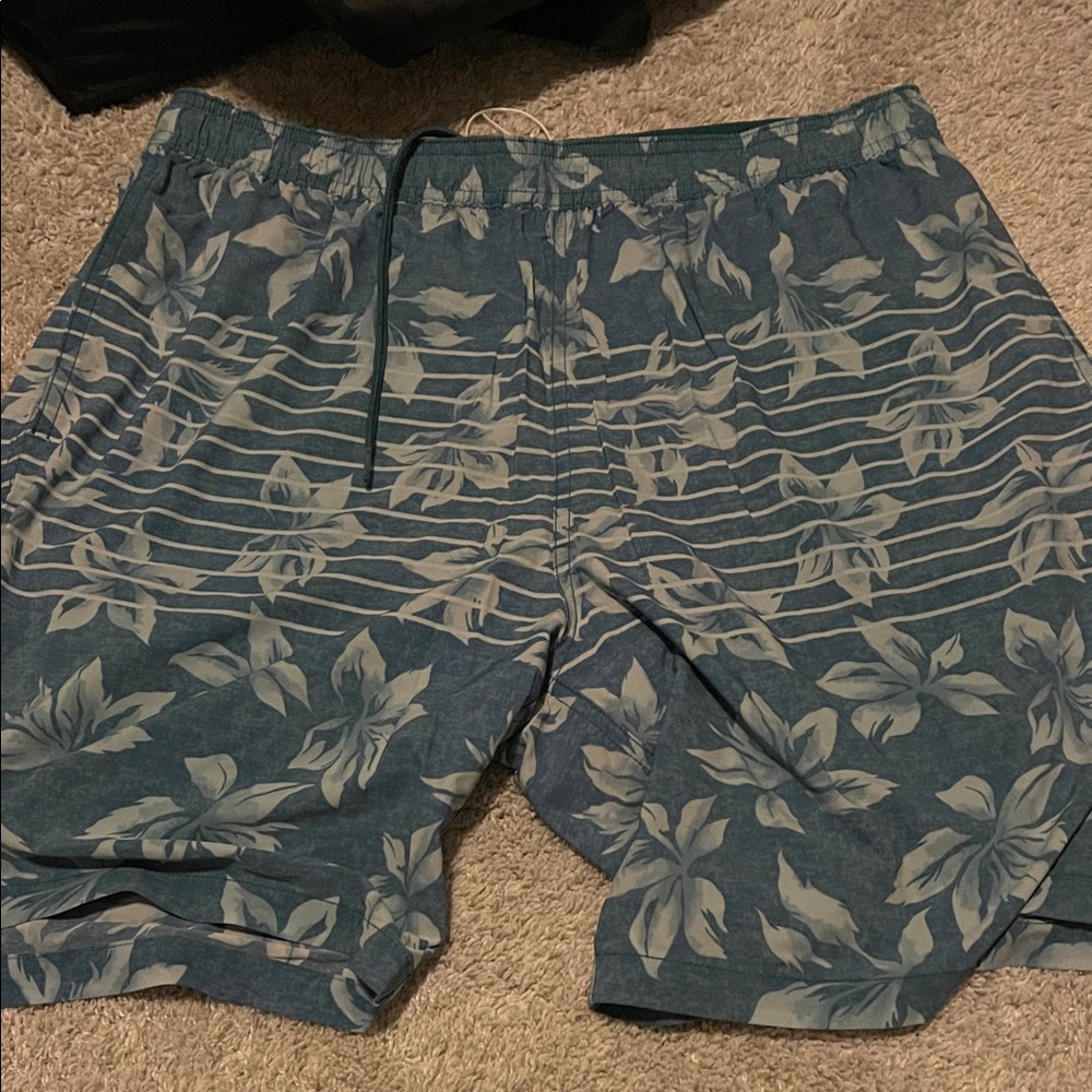 NWOT Kirkland Signature men’s swim shorts